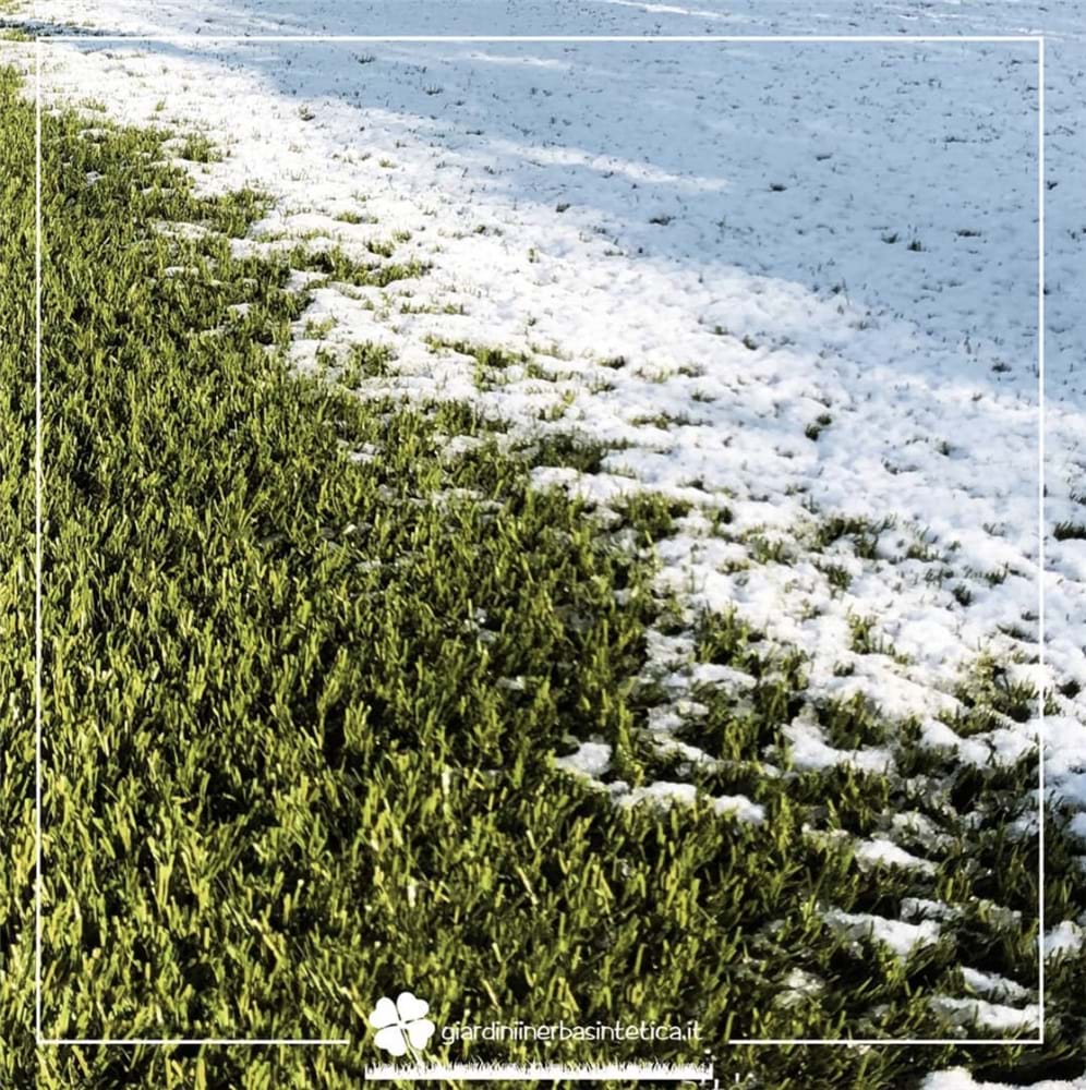 News La posa di erba sintetica anche in Inverno!