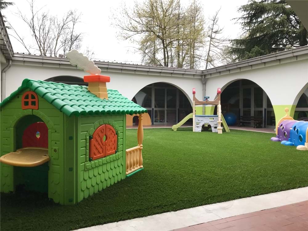 News Erba sintetica per luoghi pubblici - scuole - parchi Gioco