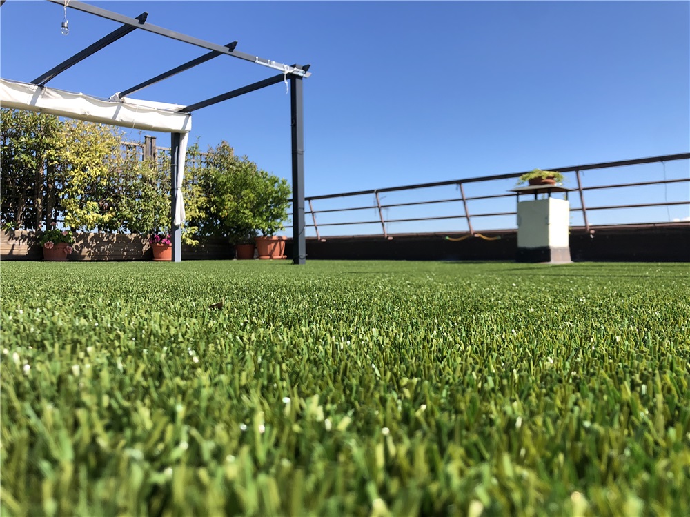 News Erba da prato che non taglia: erba sintetica